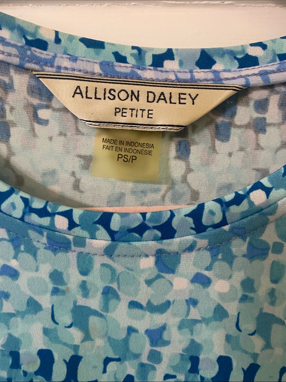 Allison Daley Blue Abstract Patterned Short Sleeve Top - Small Petite - Picture 2 of 7
